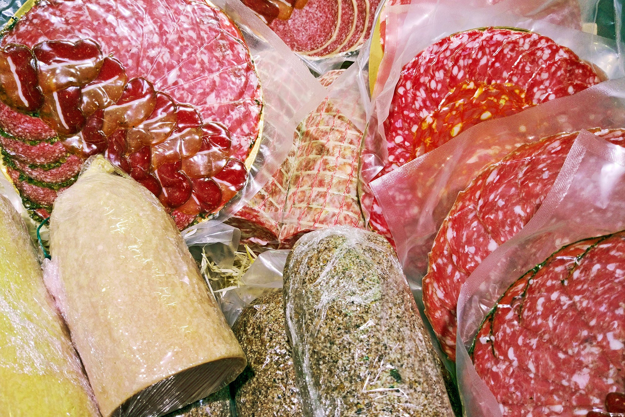 Sausages in vacuum plastic packaging isolated on white background. Vacuum transparent packaging with fresh sausages. A pack of sausages in a vacuum foil isolated.; Shutterstock ID 2460897705; purchase_order: MUDE; job: Landingpage Handwerk; client: Cornelia Geiger; other: 