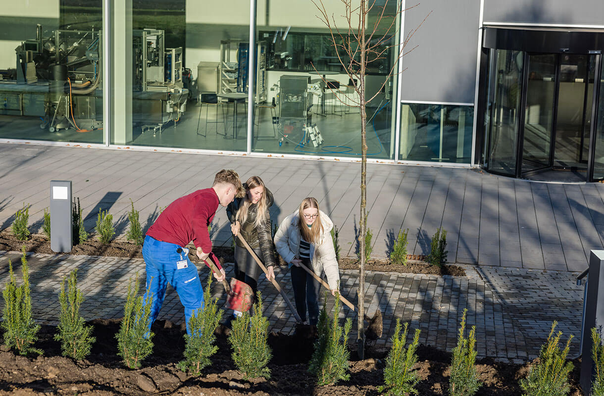 MULTIVAC Factory Landscaping Team at Work MULTIVAC Factory Landscaping Team at Work
